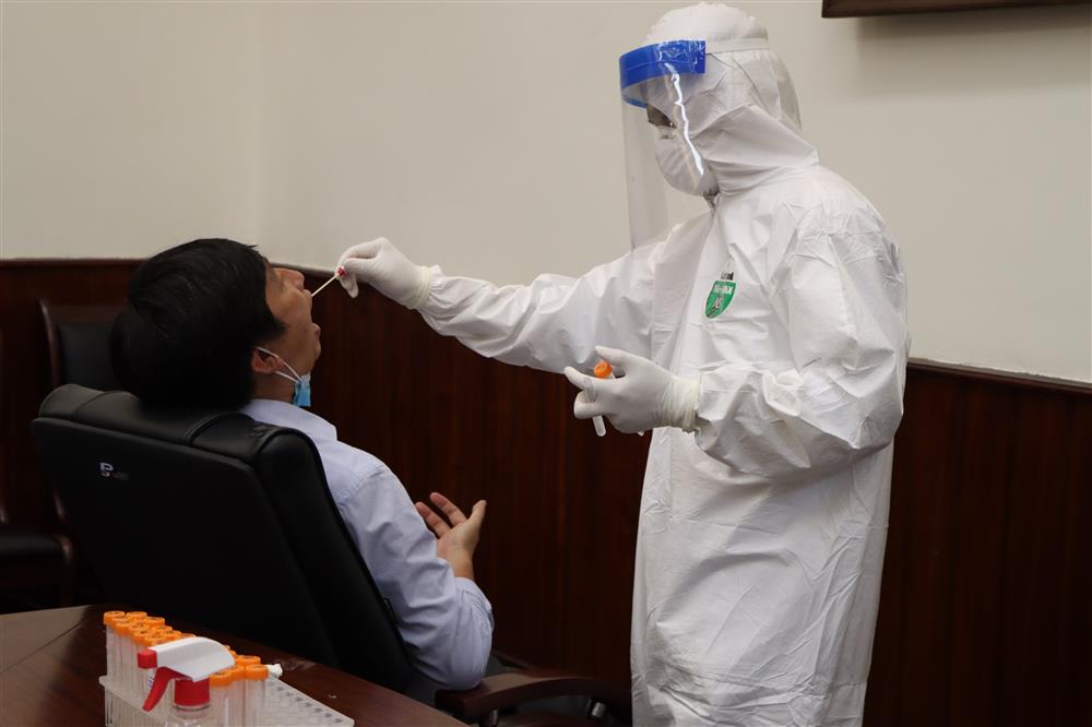 Xét nghiệm Covid-19 cho toàn bộ công chức, người lao động làm việc tại Tổng cục QLTT